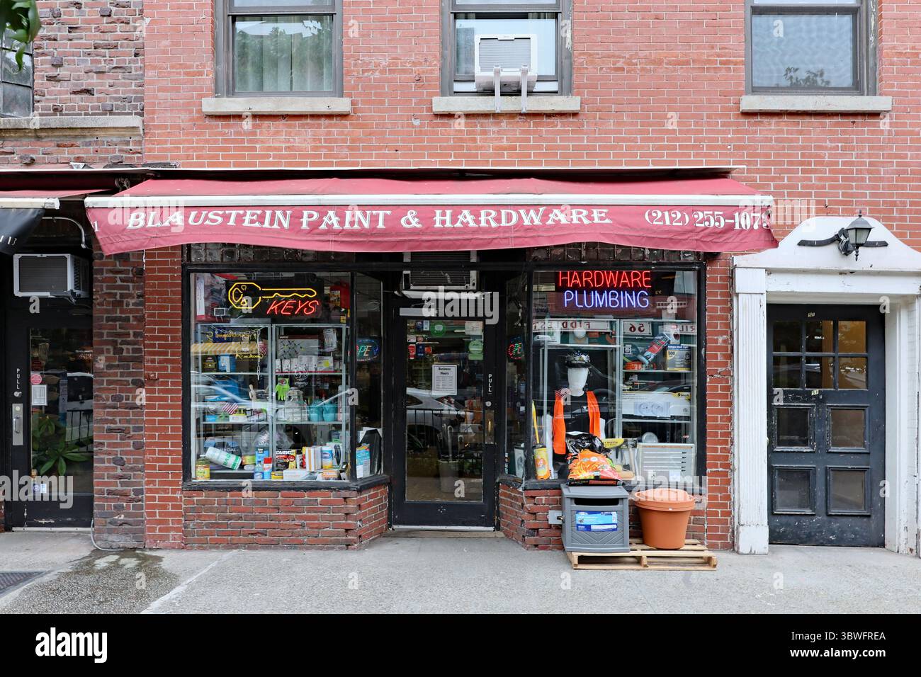 Quincaillerie de quartier à l'ancienne à New York Banque D'Images
