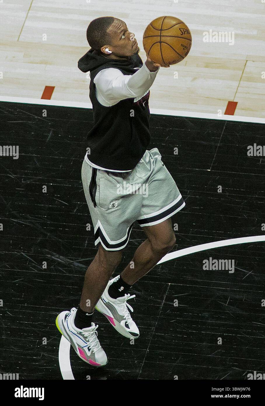 18 juin 2021, LOS ANGELES, CALIFORNIE, États-Unis : Rajon Rondo #4 des Clippers de Los Angeles se prépare pour le Round 2, match 6 des Playoffs NBA 2021 contre le Jazz de l'Utah le vendredi 18 juin 2021, au Staples Center de Los Angeles, Californie. PHILLIP KIM/PI (crédit image : © Prensa Internacional via ZUMA Wire) Banque D'Images