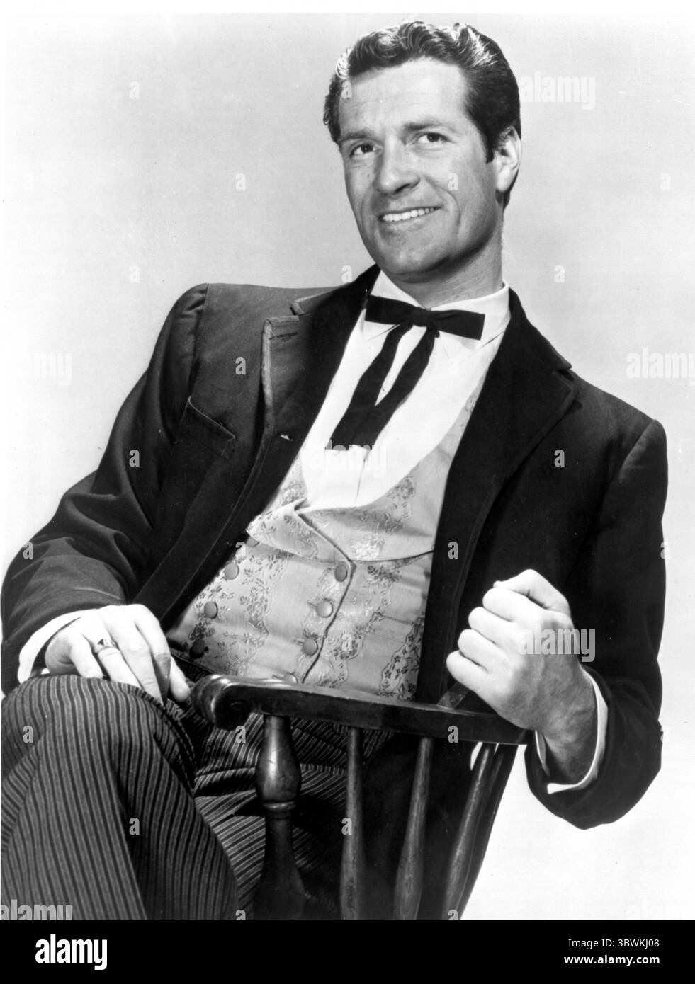 Hugh O'Brian portant un costume historique (crédit image : © Movie Star News via ZUMA Press Wire Service) Banque D'Images