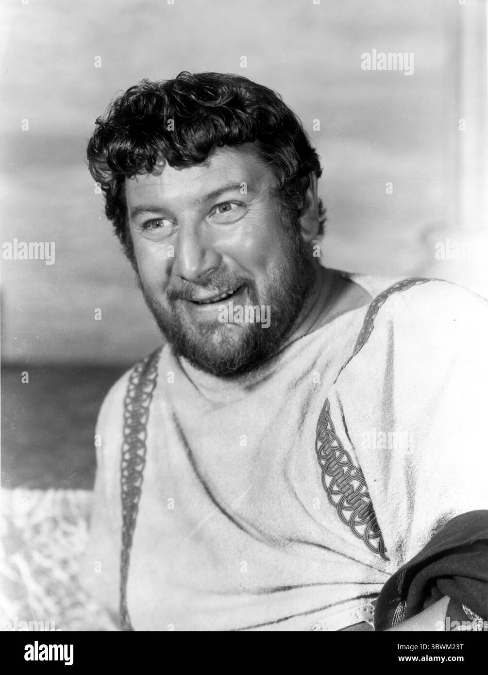 Peter Ustinov avec une barbe portant un costume romain (image crédit : © Movie Star News via ZUMA Press Wire Service) Banque D'Images