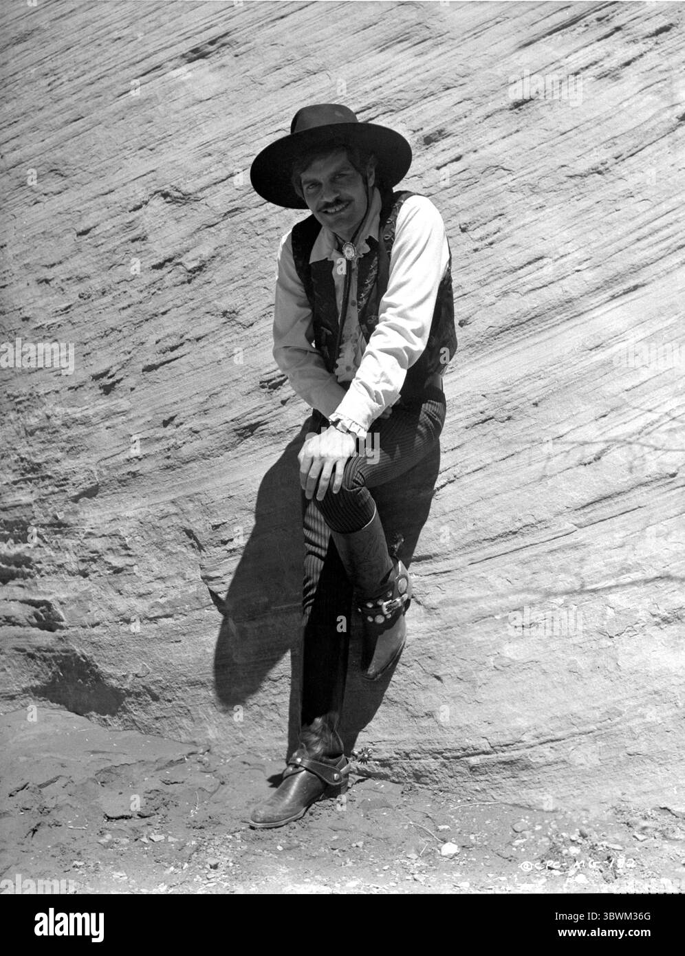 Omar Sharif dans un costume de cow-boy pour Mackenna's Gold (crédit image : © Movie Star News via ZUMA Press Wire Service) Banque D'Images