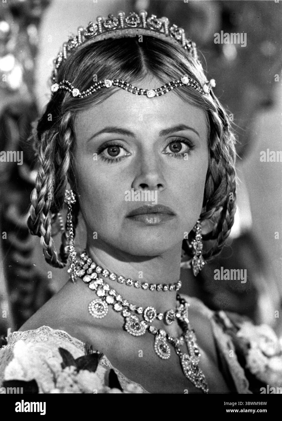 Un portrait de Britt Ekland dans Un costume royal (crédit image : © Movie Star News via ZUMA Press Wire Service) Banque D'Images