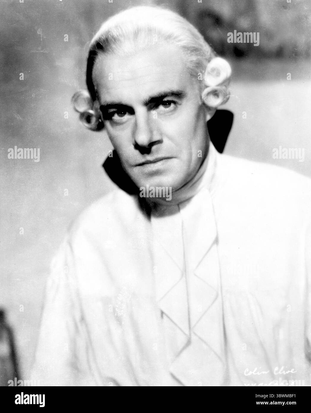 Un Colin Clive portant un costume historique (crédit image : © Movie Star News via ZUMA Press Wire Service) Banque D'Images