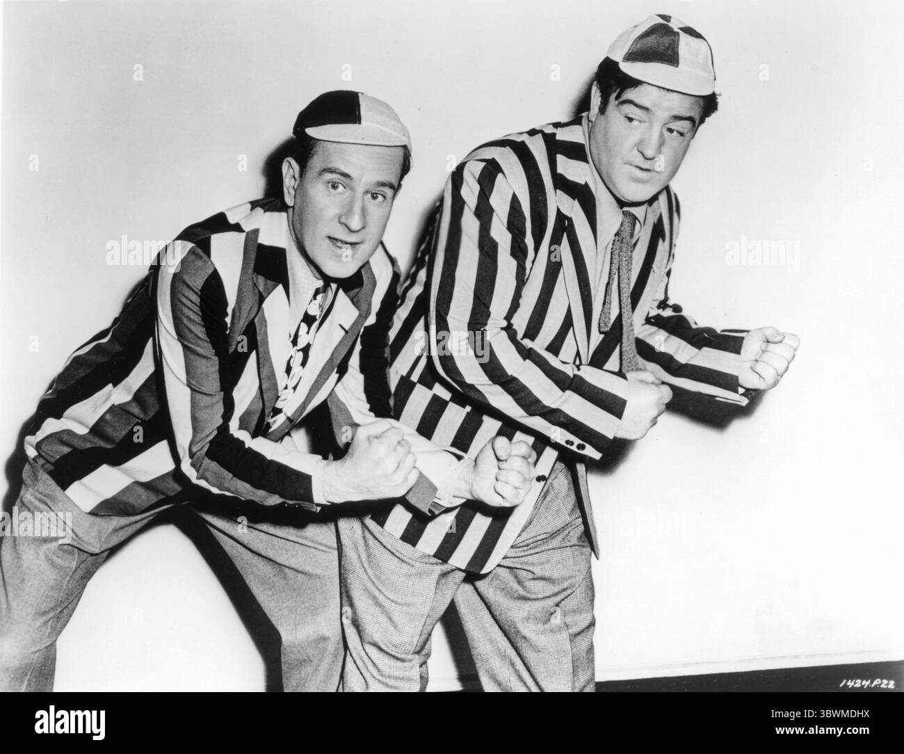 Abbott & Costello en costume rayé. William ''Bud'' Abbott et Lou Costello étaient un duo comique américain dont le travail dans le vaudeville et sur scène, à la radio, au cinéma et à la télévision a fait d'eux l'équipe comique la plus populaire dans les années 1940 et au début des années 1950 (crédit image : © Movie Star News via ZUMA Press Wire Service) Banque D'Images