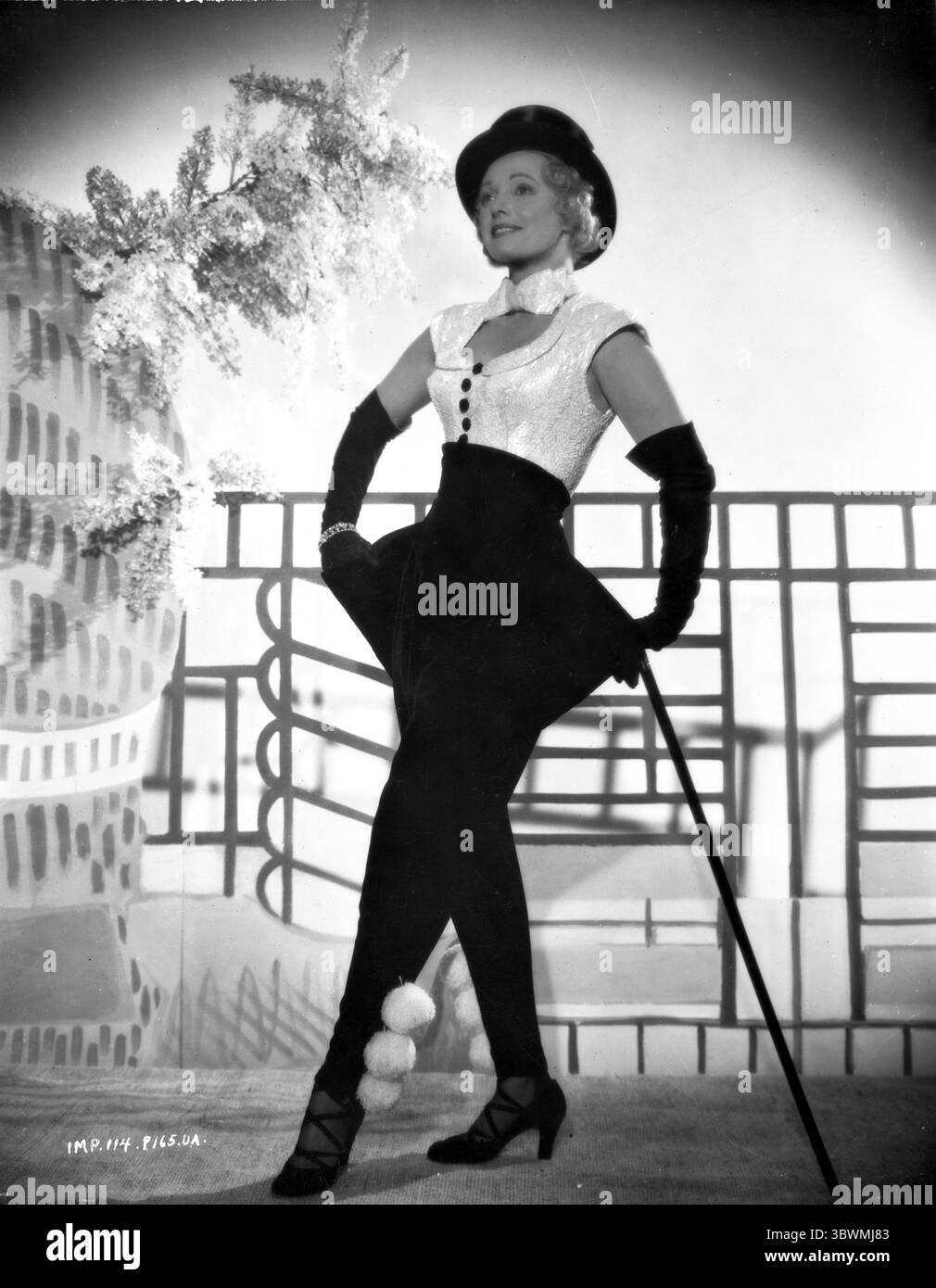 Un portrait d'Anna Neagle portant Un costume de scène (crédit image : © Movie Star News via ZUMA Press Wire Service) Banque D'Images