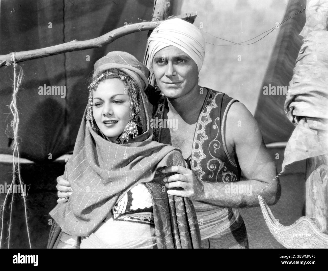 Maria montez portant un costume arabe (crédit image : © Movie Star News via ZUMA Press Wire Service) Banque D'Images