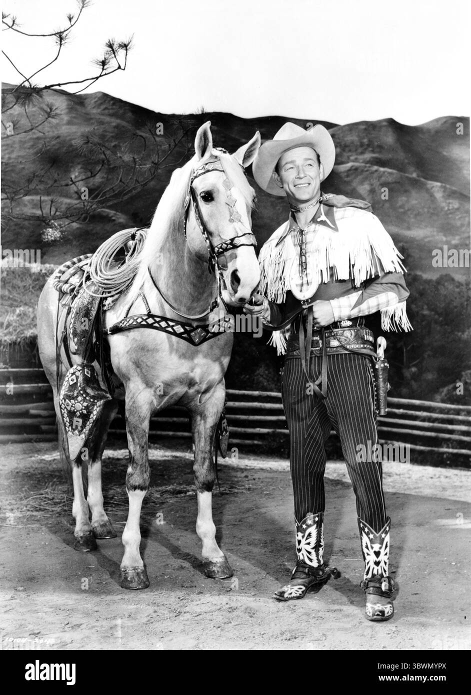 Roy Rogers dans un costume de cow-boy avec un cheval (crédit image : © Movie Star News via ZUMA Press Wire Service) Banque D'Images