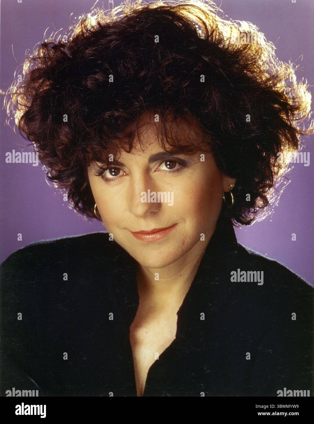 Polly Draper Violet fond gros plan Portrait (crédit image : © Movie Star News via ZUMA Press Wire Service) Banque D'Images