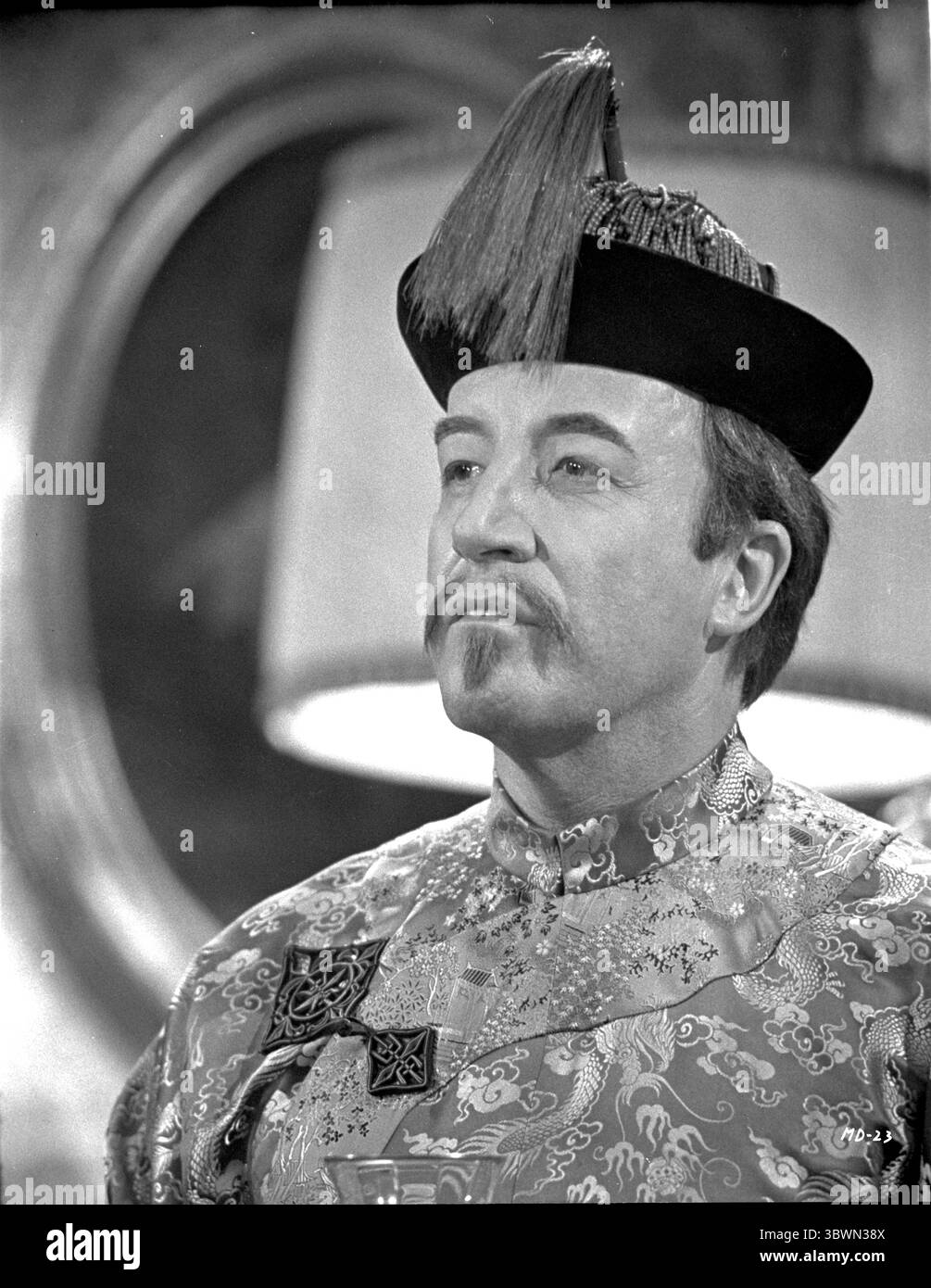 Un film de Peter Sellers portant un costume chinois (image de crédit : © Movie Star News via ZUMA Press Wire Service) Banque D'Images