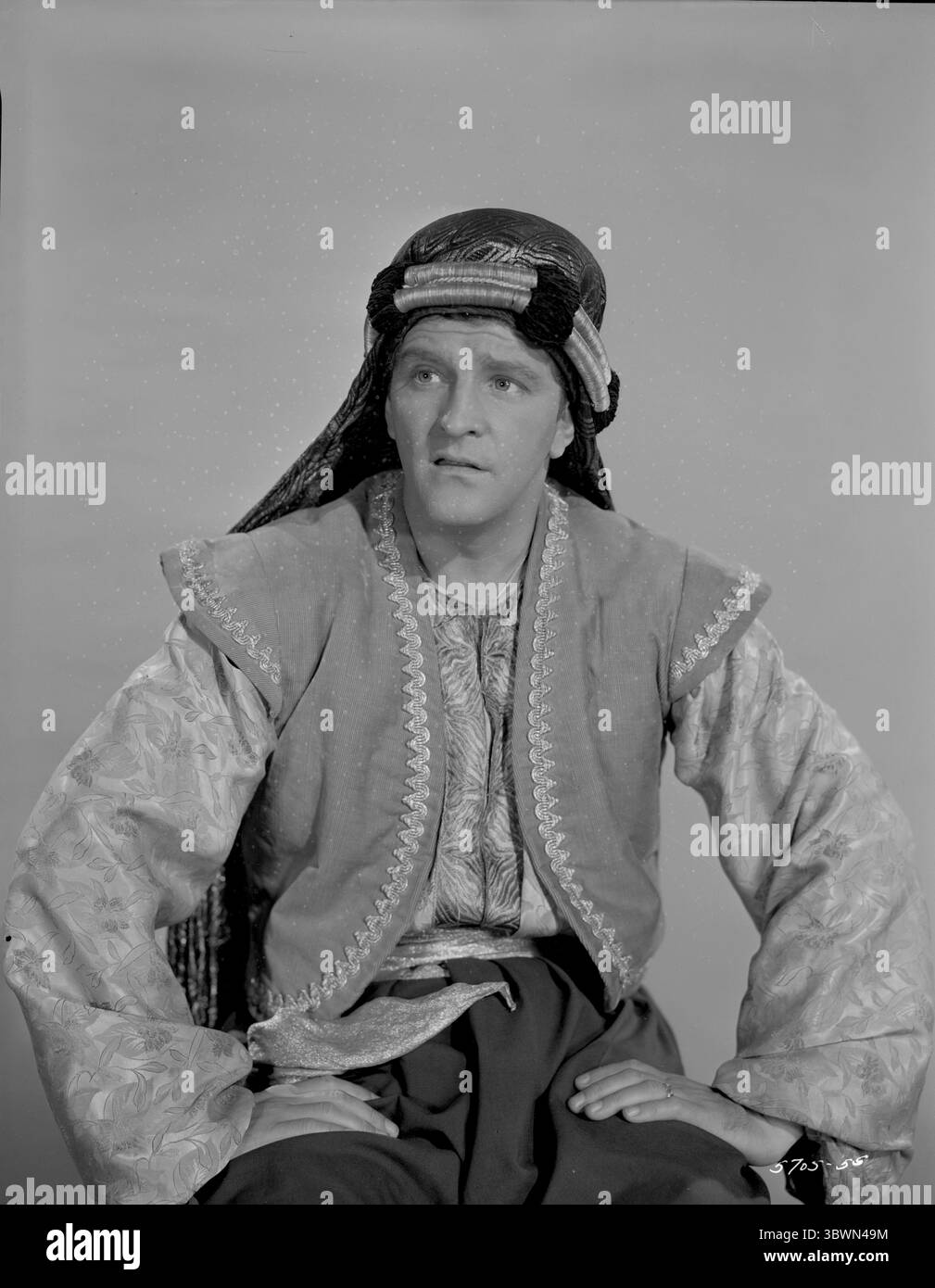 Un Stanley Clements portant un costume arabe (crédit image : © Movie Star News via ZUMA Press Wire Service) Banque D'Images