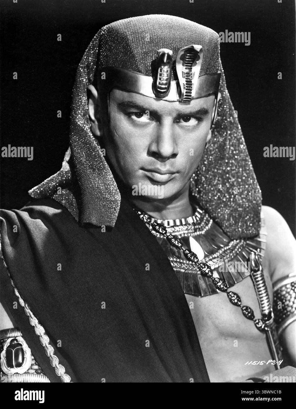 YUL Brynner dans un costume égyptien (crédit image : © Movie Star News via ZUMA Press Wire Service) Banque D'Images