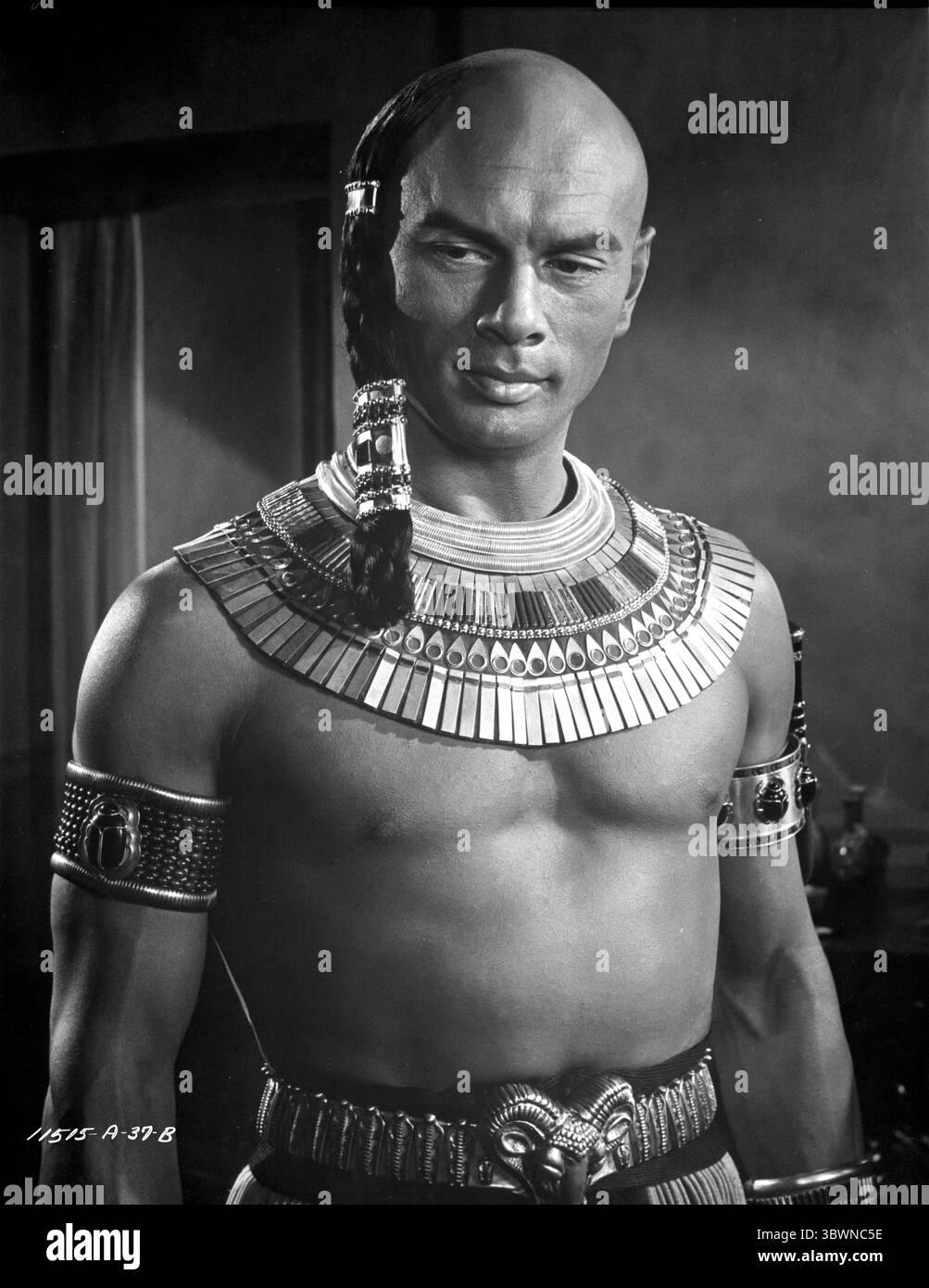 YUL Brynner dans un costume égyptien (crédit image : © Movie Star News via ZUMA Press Wire Service) Banque D'Images