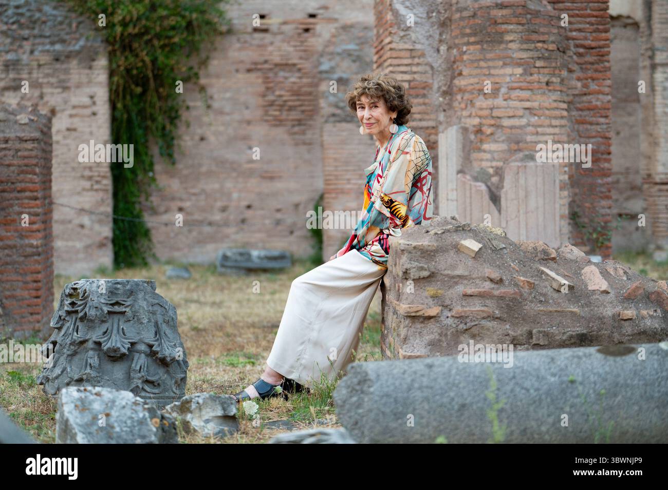 Azar Nafisi, écrivain et professeur iranien, assiste au Festival international de la ''lettre'' au Stadio Palatino à Rome, Italie, le 16 juillet 2025. Banque D'Images