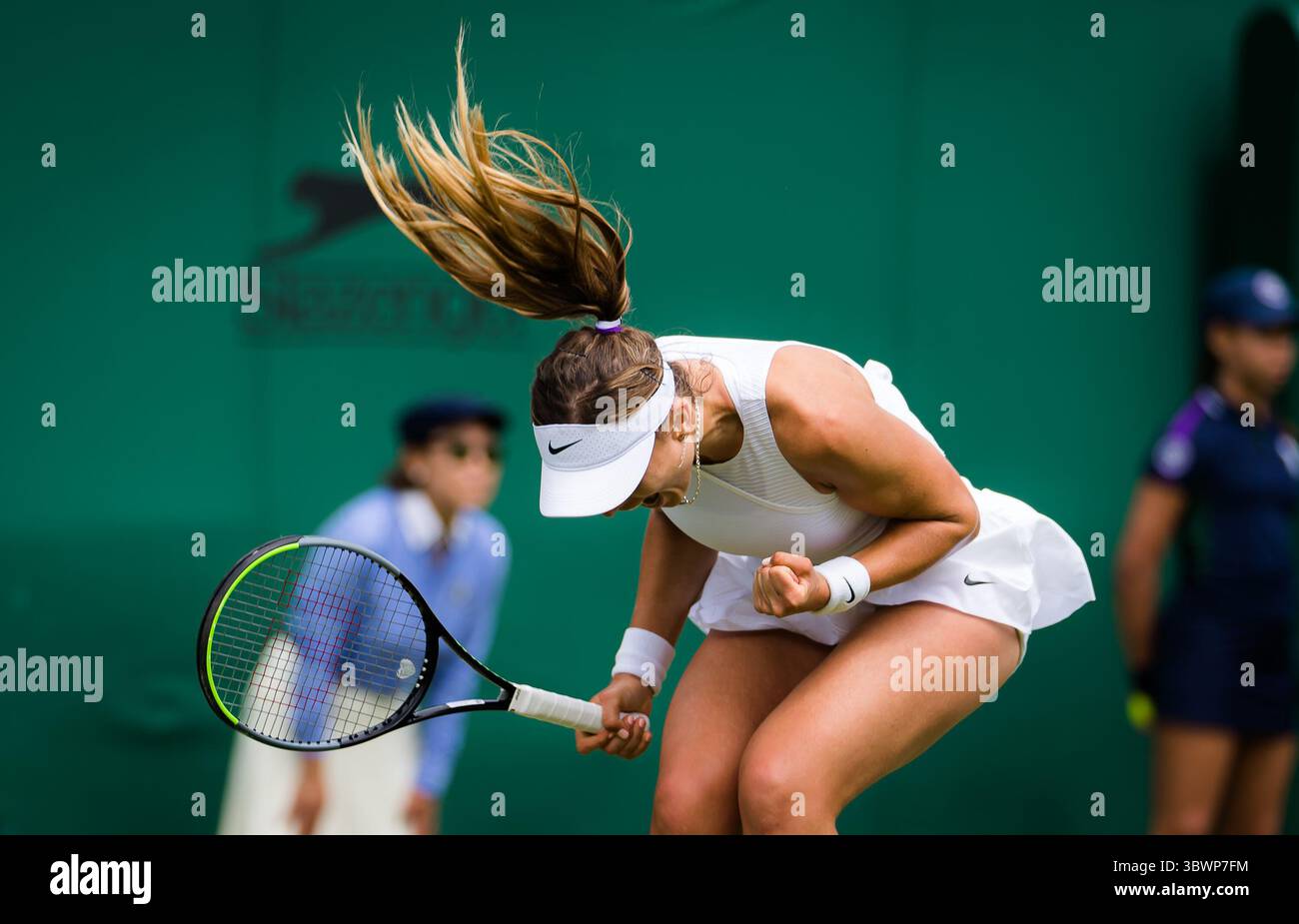 1er juillet 2021 : Paula Badosa d'Espagne en action lors de la deuxième manche du tournoi de tennis du Grand Chelem des Championnats de Wimbledon 2021 contre Yulia Putintseva du Kazakhstan (crédit image : © Rob Prange/AFP7 via ZUMA Wire) Banque D'Images