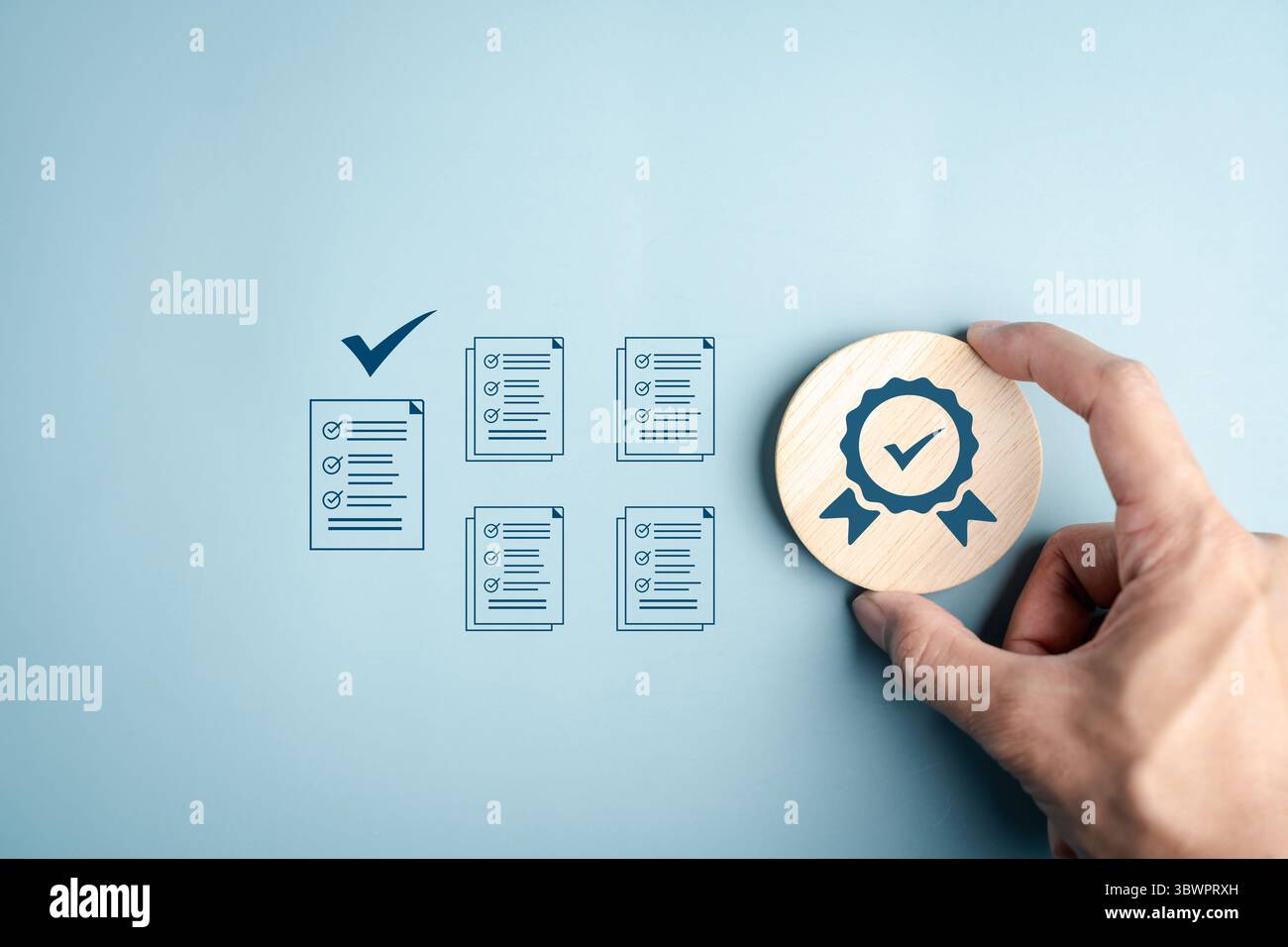 Formulaire d'assurance qualité avec liste de contrôle des documents et approbation, conformité commerciale, processus d'inspection Banque D'Images