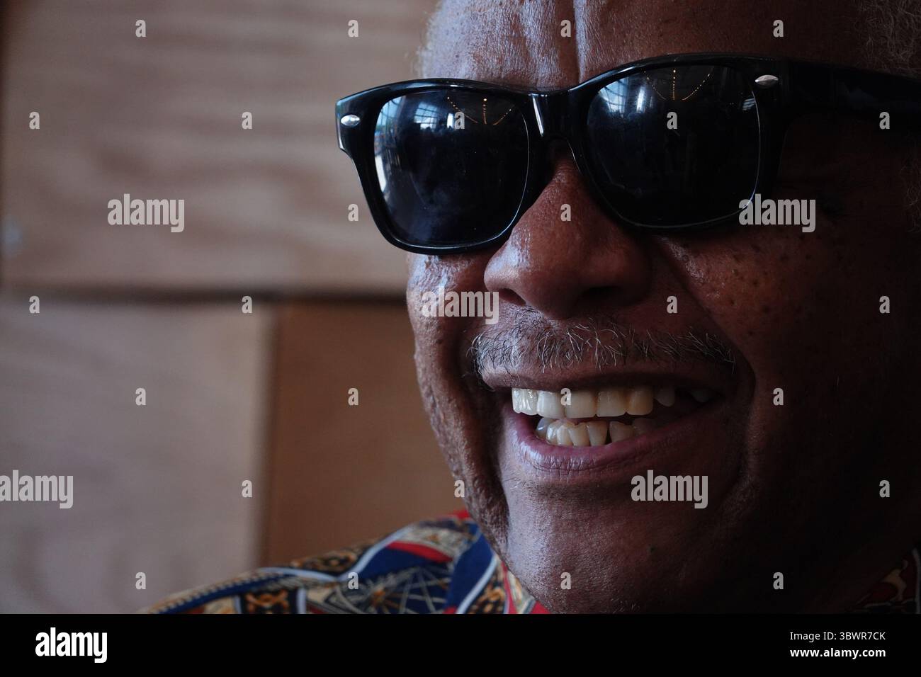 3 juillet 2021, Memphis, Tennessee, USA : le chanteur R&B LARRY DODSON des Bar-Kays signe des livres à Grind City Brewery sur Sat. 2 juillet 2021. (Crédit image : © Karen Focht/ZUMA Wire) Banque D'Images