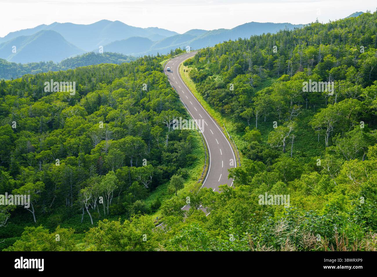 Shiretoko Crossing Road, Hokkaido, Japon Banque D'Images