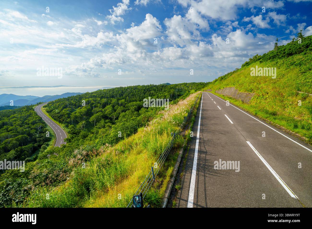 Shiretoko Crossing Road, Hokkaido, Japon Banque D'Images
