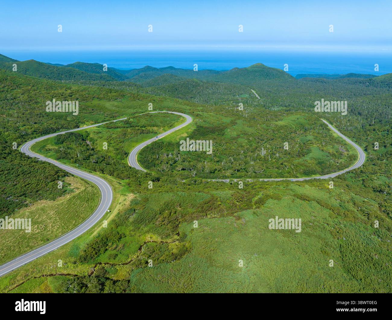 Shiretoko Crossing Road, Hokkaido, Japon Banque D'Images