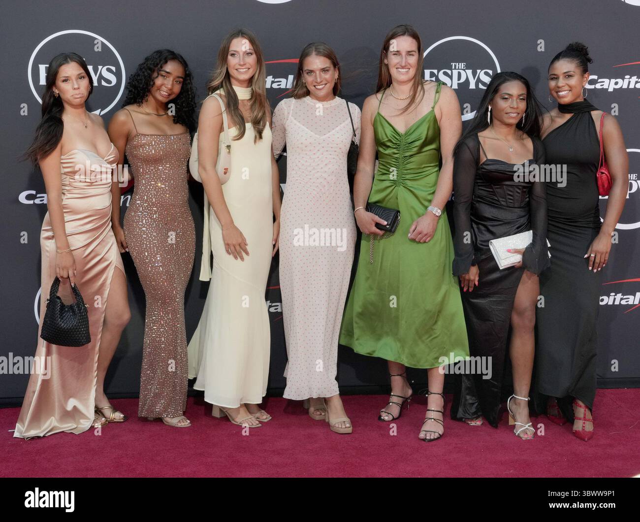 Los Angeles, États-Unis. 16 juillet 2025. San Diego Wave FC - Melanie Barcenas, Nya Harrison, Jordan Fusco, Quincy McMahon, Hillary Beall, perle Morroni et Kennedy Wesley arrive à l'ESPYS 2025 qui a eu lieu au Dolby Theatre à Hollywood, CA le mercredi, ?July 16, 2025. (Photo de Sthanlee B. Mirador/Sipa USA) crédit : Sipa USA/Alamy Live News Banque D'Images