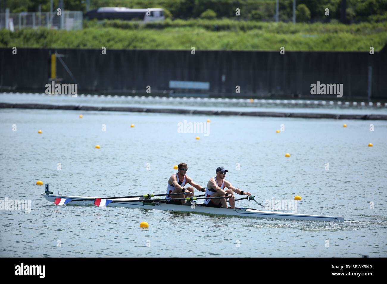 23 juillet 2021, Koto City, Tokyo, Japon : Hugo BOUCHERON et Matthieu ANDRODIAS remportent leur double échauffement d'aviron pour hommes sur la voie navigable Sea Forest le 23 juillet 2021 à Tokyo, Japon (crédit image : © Mickael Chavet via ZUMA Press Wire) Banque D'Images