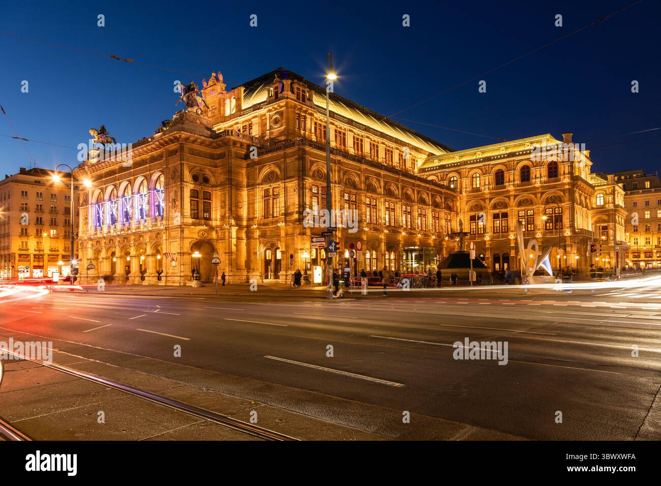 L'Opéra d'État de Vienne est un opéra historique et une compagnie d'opéra basée à Vienne, en Autriche et c'est un lieu de renaissance et le premier bâtiment O. Banque D'Images