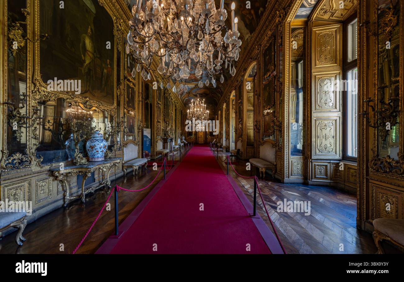 Turin, Italie - 9 septembre 2023 : salle de bal du Palazzo Reale (Palais Royal) à Turin. Banque D'Images