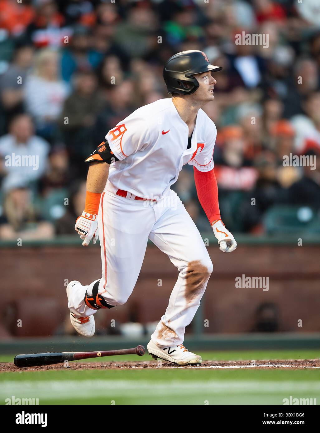 10 août 2021 : Mike Yastrzemski (5 ans), joueur du centre des San Francisco Giants, frappe un single en troisième manche, lors d'un match MLB entre les Diamondbacks de l'Arizona et les Giants de San Francisco à Oracle Park à San Francisco, en Californie. Valerie Shoaps/CSM(image de crédit : &copy ; Valerie Shoaps/CSM via ZUMA Wire) Banque D'Images