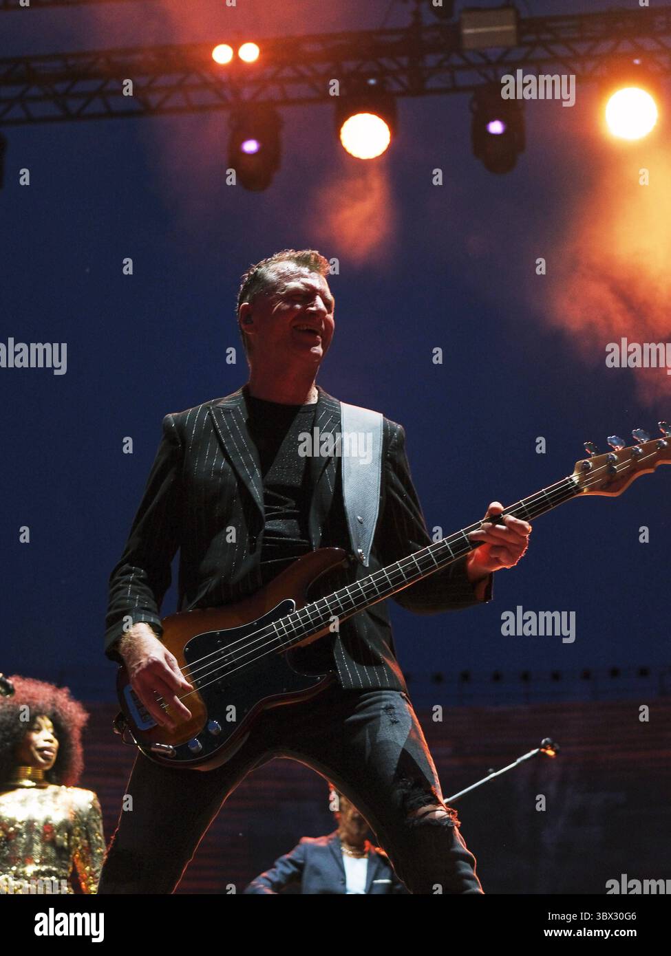 Concert de musique - SIMPLE MINDS - SUMMER LIVE 2025 GED Grimes pendant SIMPLE MINDS - SUMMER LIVE 2025 , concert de musique à Vérone, Italie, 15 juillet 2025 Verona Arena Italie Copyright : xMariaxCristinaxNapolitanox/xLiveMediax LPM 1960589 Banque D'Images