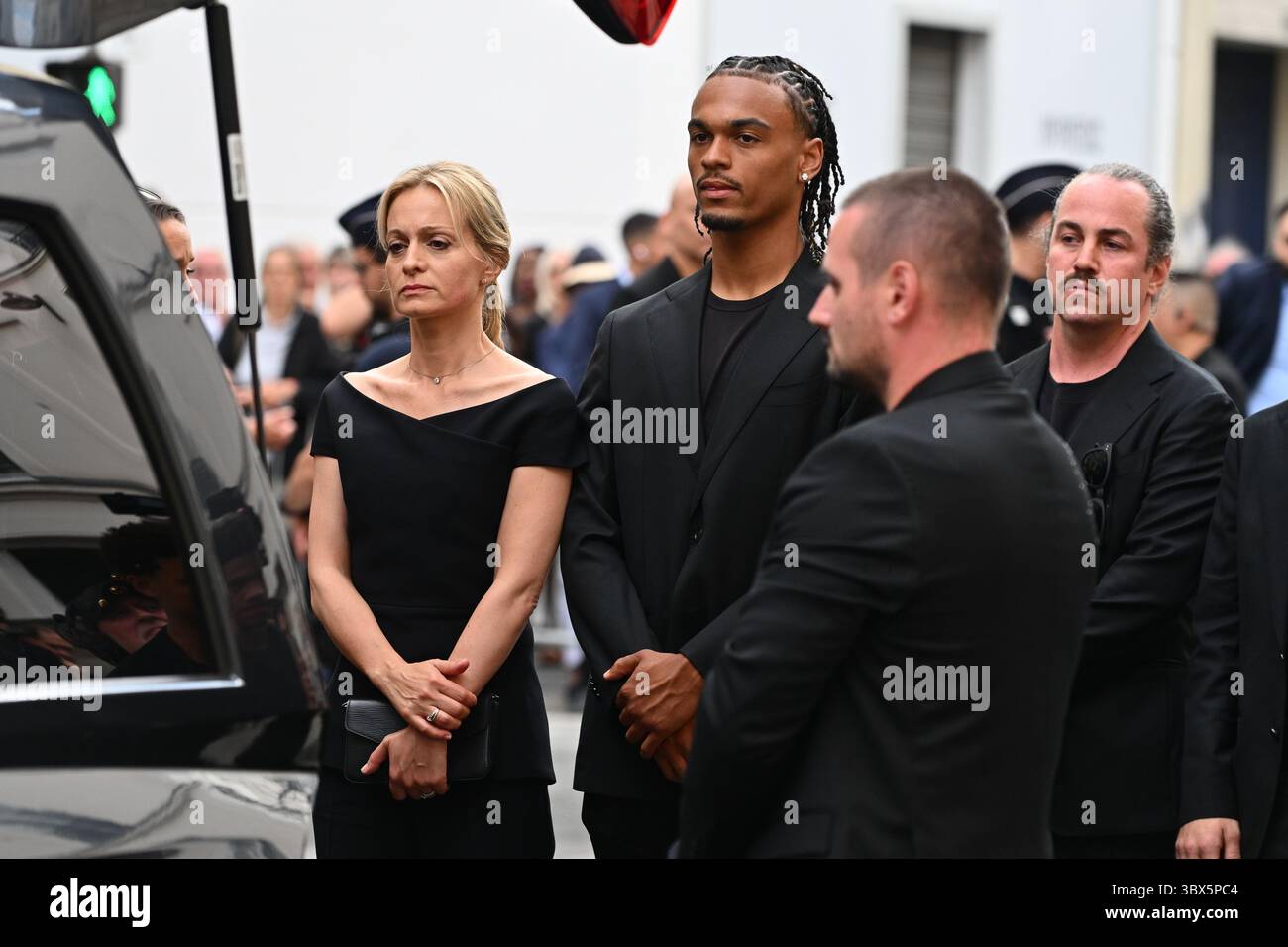 Paris, France. 17 juillet 2025. Derniers hommages d'Audrey Crespo-Mara et de sa famille aux funérailles de l'animateur de télévision et publiciste Thierry Ardisson à l'église Saint Roch, le 17 juillet 2025, Paris. - 17/07/2025 - France/Ile-de-France (région)/Paris - Julien Mattia/le Pictorium crédit : LE PICTORIUM/Alamy Live News Banque D'Images