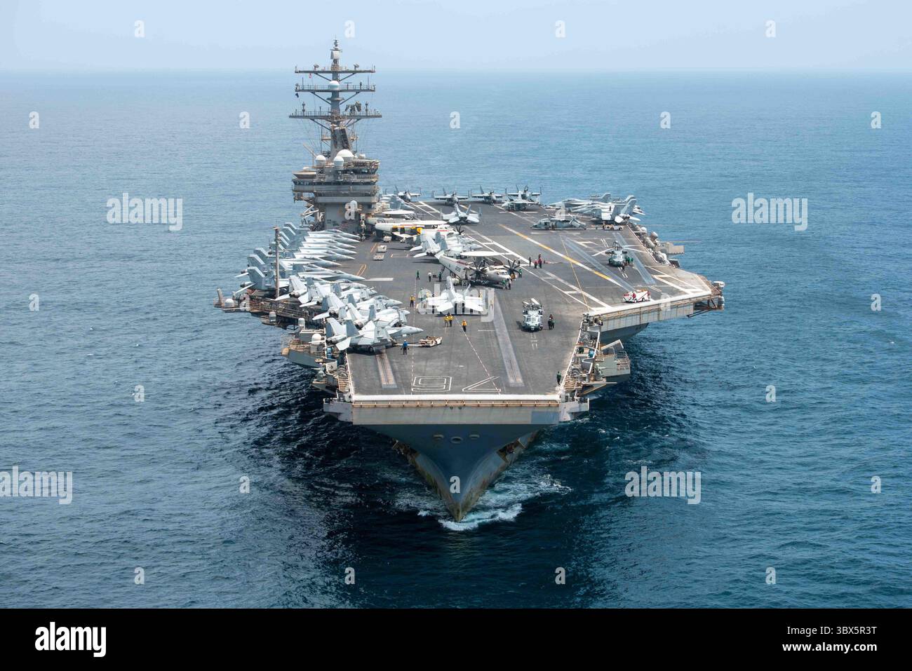 STYLELOCATIONLe porte-avions USS Ronald Reagan de classe Nimitz de la marine américaine lors d'une patrouille de routine en tant que navire amiral de la 5e flotte le 6 septembre 2021 dans la mer d'Arabie. (Crédit image : © MC2 Michael Jarmiolowski/Planetp/Planet Pix via ZUMA Press Wire) Banque D'Images