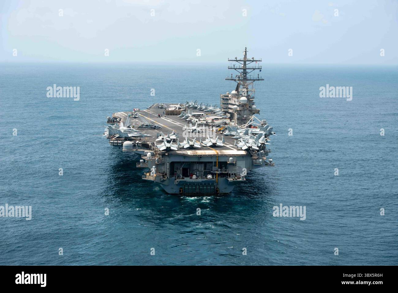 STYLELOCATIONLe porte-avions USS Ronald Reagan de classe Nimitz de la marine américaine lors d'une patrouille de routine en tant que navire amiral de la 5e flotte le 6 septembre 2021 dans la mer d'Arabie. (Crédit image : © MC2 Michael Jarmiolowski/Planetp/Planet Pix via ZUMA Press Wire) Banque D'Images