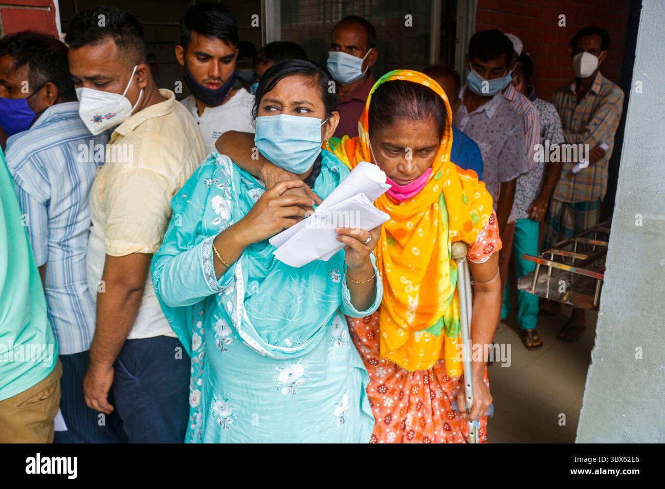 8 septembre 2021 : 08 septembre 2021 : Sylhet, Bnagladesh : Disbale personne vient prendre la 2ème dose de vaccin Covid-19 Moderna à 10 No Ward UCEP School Vaccine Center, Sylhet alors que la campagne nationale de vaccination de masse pour la 2ème dose a été commencée pendant 3 jours. (Crédit image : © MD Rafayat Haque Khan/ZUMA Press Wire) Banque D'Images