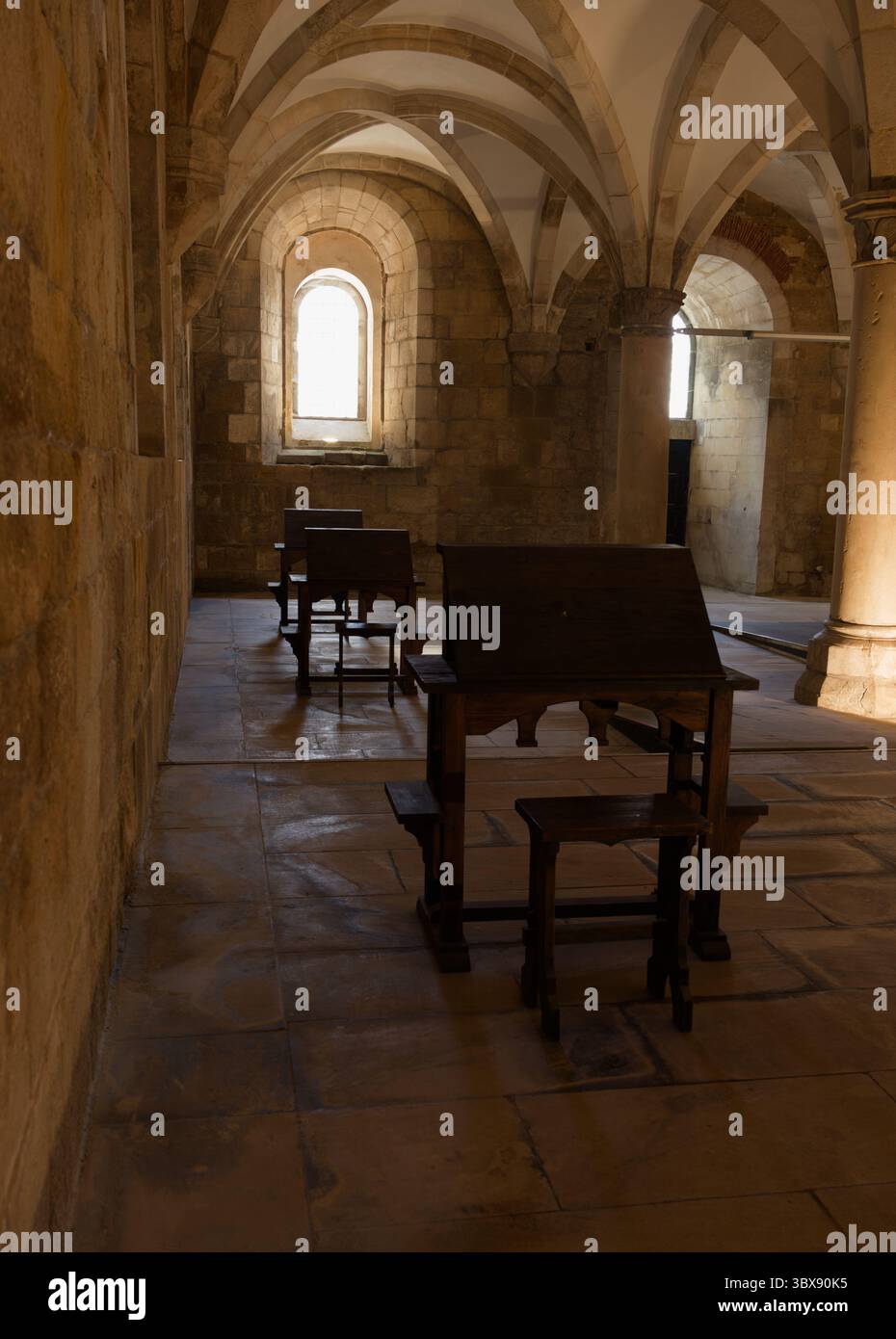 Lutrin monastique en bois dans le monastère d'Alcobaça, couramment utilisé pour les lectures d'écriture et les prières communales Banque D'Images