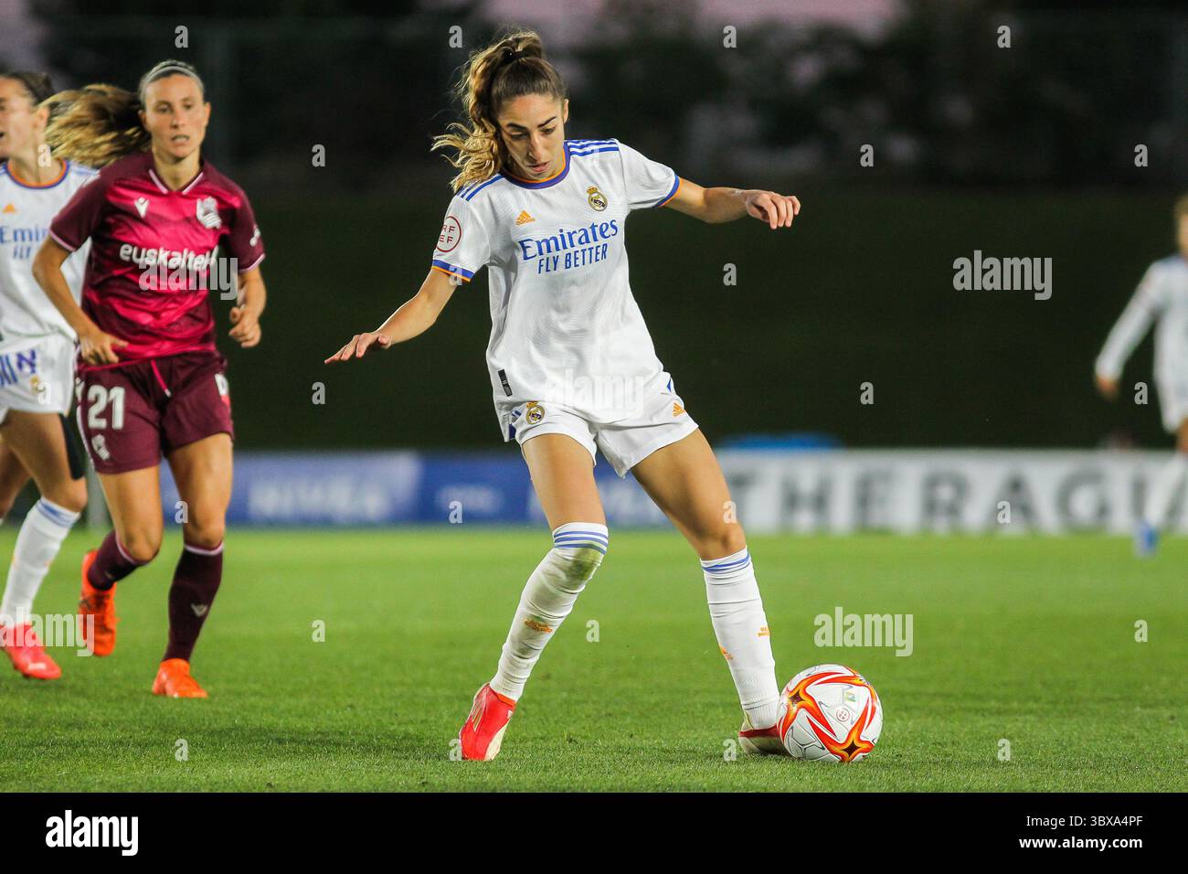 29 septembre 2021, MADRID, MADRID, ESPAGNE : Olga Carmona du Real Madrid en action lors de la ligue féminine espagnole, Primera Iberdrola, match de football joué entre le Real Madrid et la Real Sociedad au stade Alfredo di Stefano le 29 septembre 2021 à Madrid, Espagne. (Crédit image : © Irina R. Hipolito/AFP7 via ZUMA Press Wire) Banque D'Images