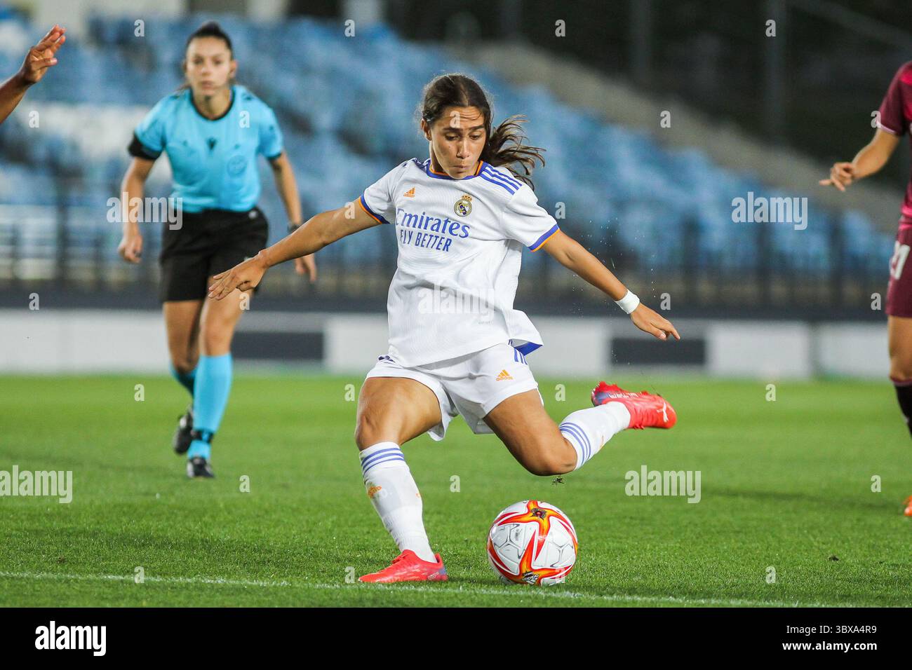 29 septembre 2021, MADRID, MADRID, ESPAGNE : Lorena Navarro du Real Madrid en action lors de la ligue féminine espagnole, Primera Iberdrola, match de football joué entre le Real Madrid et la Real Sociedad au stade Alfredo di Stefano le 29 septembre 2021 à Madrid, Espagne. (Crédit image : © Irina R. Hipolito/AFP7 via ZUMA Press Wire) Banque D'Images