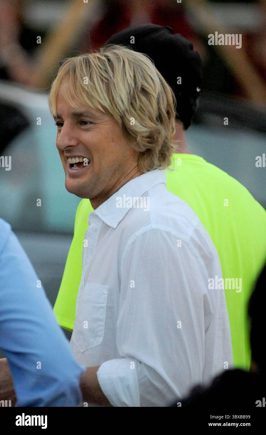 MIAMI BEACH, FL - 18 AVRIL 2008 : (COUVERTURE EXCLUSIVE) les acteurs Jennifer Aniston et Owen Wilson tournent une scène pour 'Marley and me' au Tides Hotel. 18 avril 2008 à Miami Beach, Floride. ...Personnes : Owen Wilson (crédit image : © SMG via ZUMA Press Wire) Banque D'Images