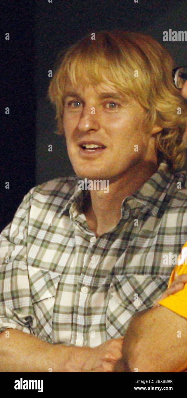 KEY BISCAYNE, FL - 01 AVRIL : Owen Wilson regarde la russe Svetlana Kuznetsova jouer contre venus Williams lors de la neuvième journée du Sony Ericsson Open au Crandon Park Tennis Center le 1er avril 2008 à Key Biscayne, Floride....personnes : Owen Wilson. (Crédit image : © SMG via ZUMA Press Wire) Banque D'Images