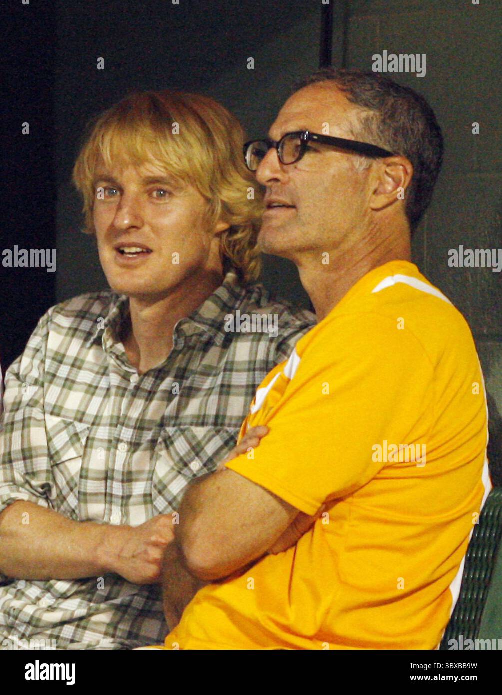 KEY BISCAYNE, FL - 01 AVRIL : Owen Wilson regarde la russe Svetlana Kuznetsova jouer contre venus Williams lors de la neuvième journée du Sony Ericsson Open au Crandon Park Tennis Center le 1er avril 2008 à Key Biscayne, Floride....personnes : Owen Wilson. (Crédit image : © SMG via ZUMA Press Wire) Banque D'Images