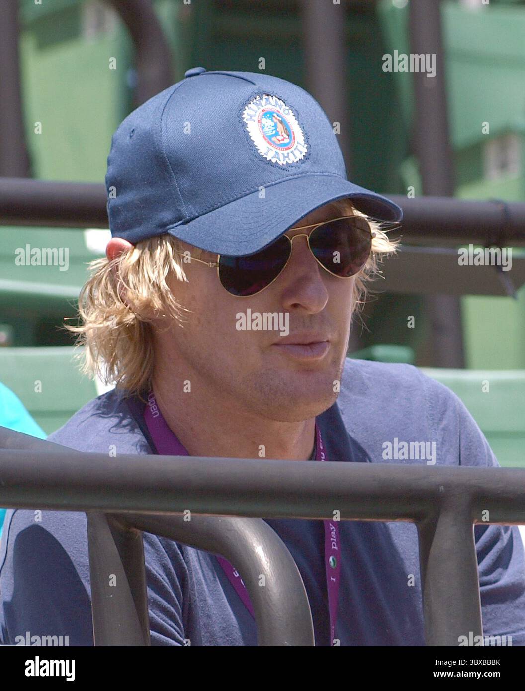 KEY BISCAYNE, FL - MARS 30 : L'acteur Owen Wilson regarde James Blake affronter le Français Fabrice Santoro lors de la septième journée du Sony Ericsson Open au Crandon Park Tennis Center le 30 mars 2008 à Key Biscayne, Floride...People : Owen Wilson (Credit image : © SMG via ZUMA Press Wire) Banque D'Images