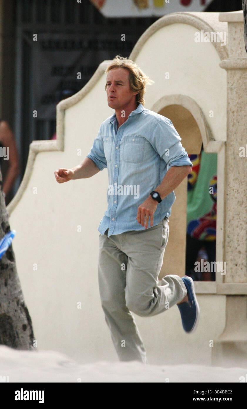 HOLLYWOOD, FL - 12 MARS 2008 : L'acteur Owen Wilson (R) et l'acteur Eric Dane apparaissent sur le tournage du film 'Marley & me' le 12 mars 2008 à Hollywood, Floride....personnes : Owen Wilson ; Eric Dane. (Crédit image : © SMG via ZUMA Press Wire) Banque D'Images