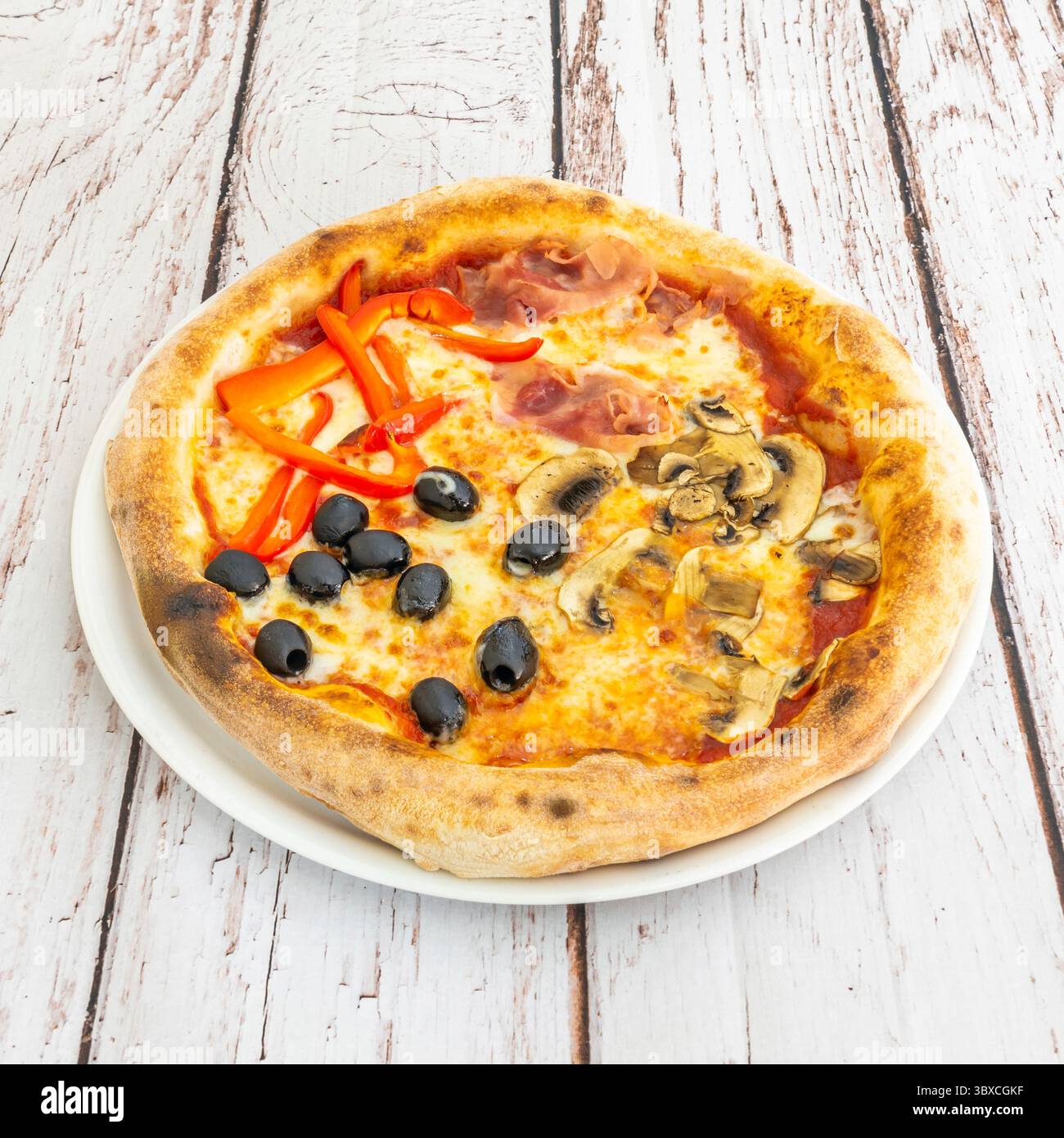 Pizza nous la connaissons comme, les pains plats existaient dans diverses cultures anciennes, de la focaccia romaine aux pains plats grecs et égyptiens Banque D'Images