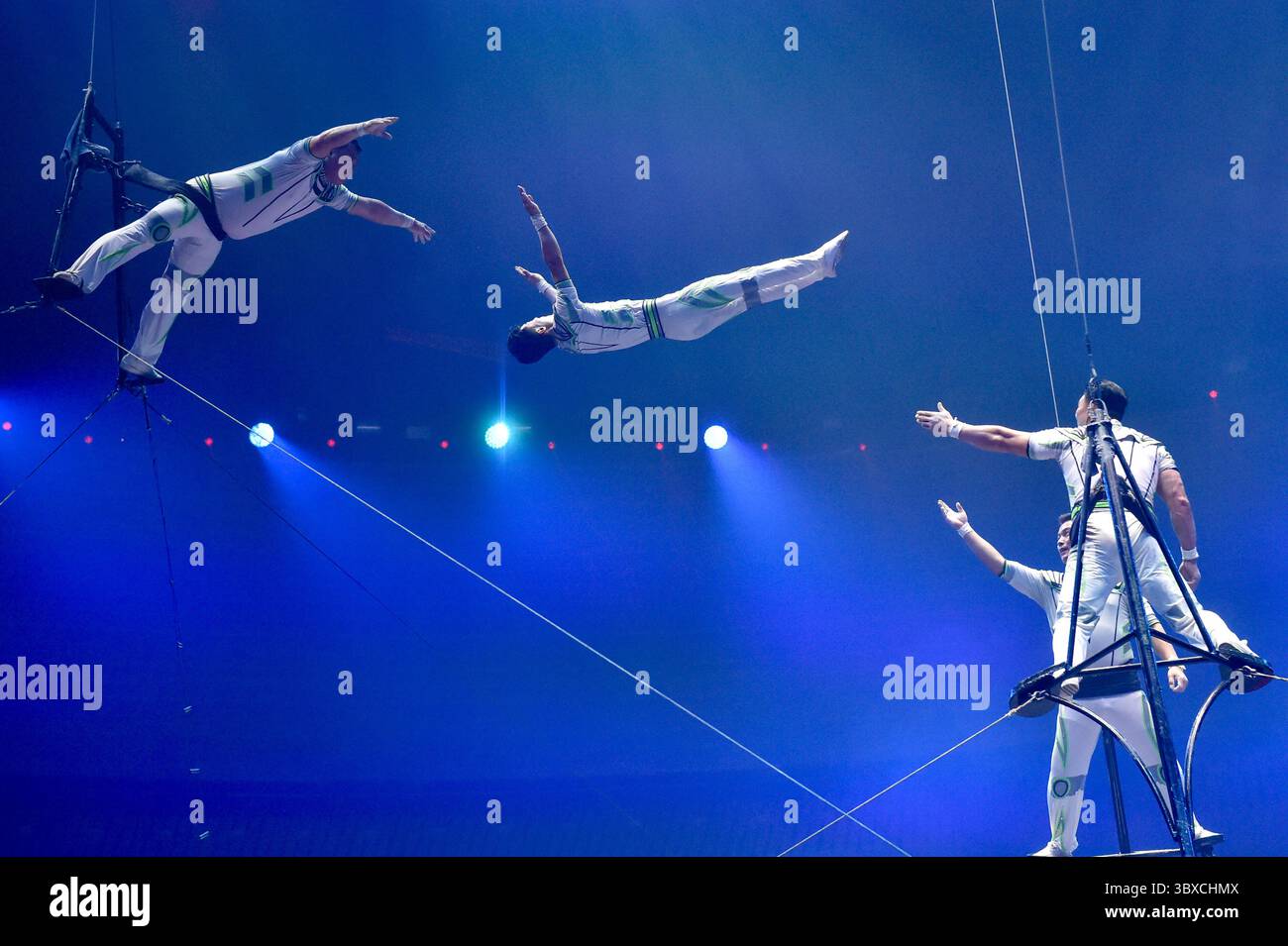 Moscou, Russie. 17 juillet 2025. Des artistes se produisent lors du Festival mondial d'art du cirque 'IDOL-2025' à Moscou, Russie, le 17 juillet 2025. Le festival se tient ici du 17 au 20 juillet. Crédit : Alexander Zemlianichenko Jr/Xinhua/Alamy Live News Banque D'Images