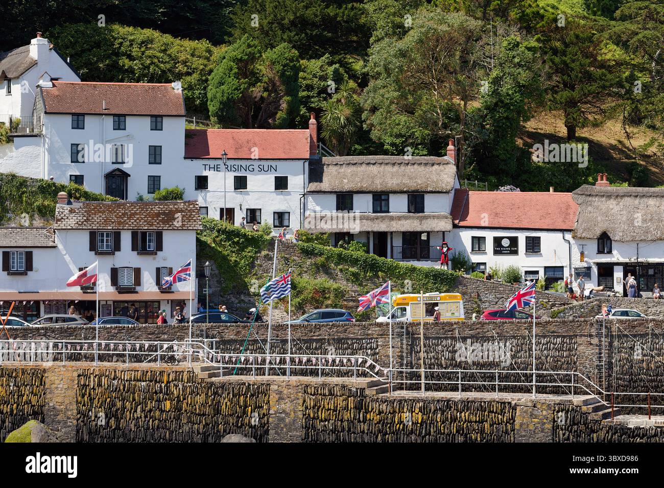 Lynmouth dans le nord du Devon, Royaume-Uni. Un petit village de pêcheurs préservé près du parc national Exmoor sur la côte nord du Devon. Banque D'Images