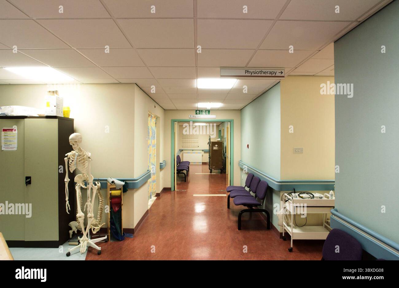 Nom de fichier : DSC 0040.TIF taille du fichier : 16.9MB (17771900 bytes) date de prise : 24, Dec 2001 11 :57 :57 taille de l'image : 3008 x 1960 pixels résolution : 300 x 300 dpi profondeur bit : 8 bits/Channel attribut de protection : Désactivé ID appareil photo : N/A appareil photo : NIKON D1X mode qualité : HI (RVB non compressé) mode de mesure : pondérée centrale mode d'exposition : priorité vitesse d'obturation lumière : pas de focale : 14,0 mm vitesse d'ouverture : 1/1,3 secondes : F11.0 compensation de l'exposition : +1.7 EV Balance des blancs : objectif fluorescent : 14 mm F2.8 Flash Sync mode : N/A différence d'exposition : 0,0 EV flexible Program Banque D'Images