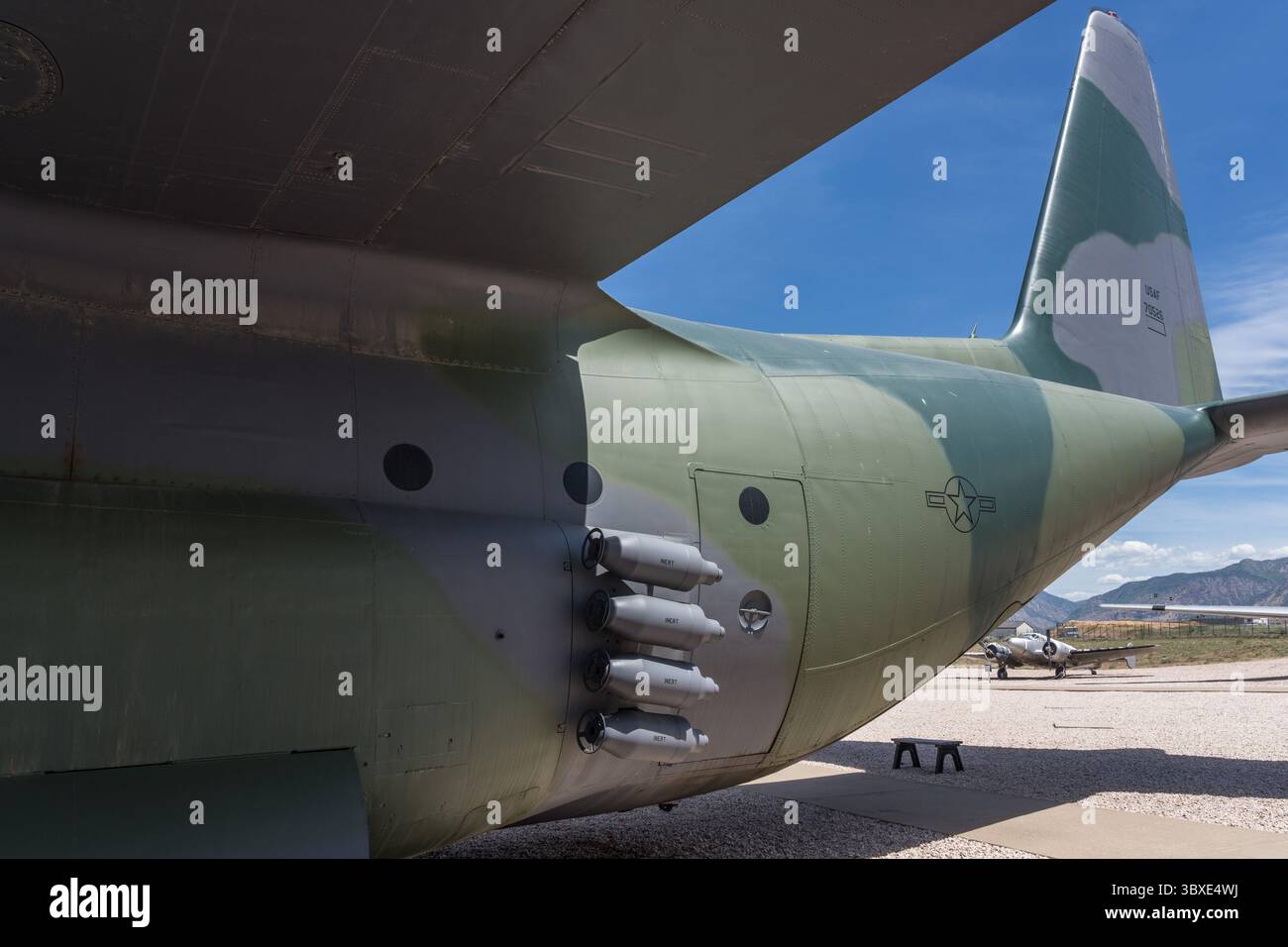 1er juin 2021, Hill Air Force base, Utah, États-Unis : moteurs de décollage assistés par fusée sur un avion de transport militaire Lockheed C-130 Hercules au Hill Aerospace Museum dans l'Utah. (Crédit image : © Jon G. Fuller/VW pics via ZUMA Press Wire) Banque D'Images