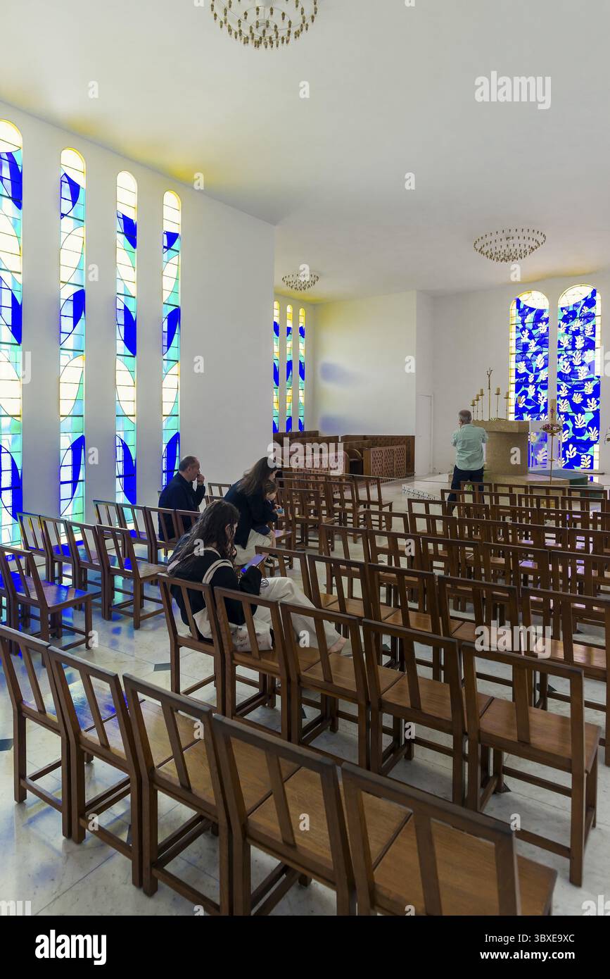 Vue intérieure de la chapelle, Chapelle du Rosaire de Vence, Chapelle Matisse, artiste Henri Matisse, Vence, Provence Alpes Côte d'Azur, Sud de la France Banque D'Images