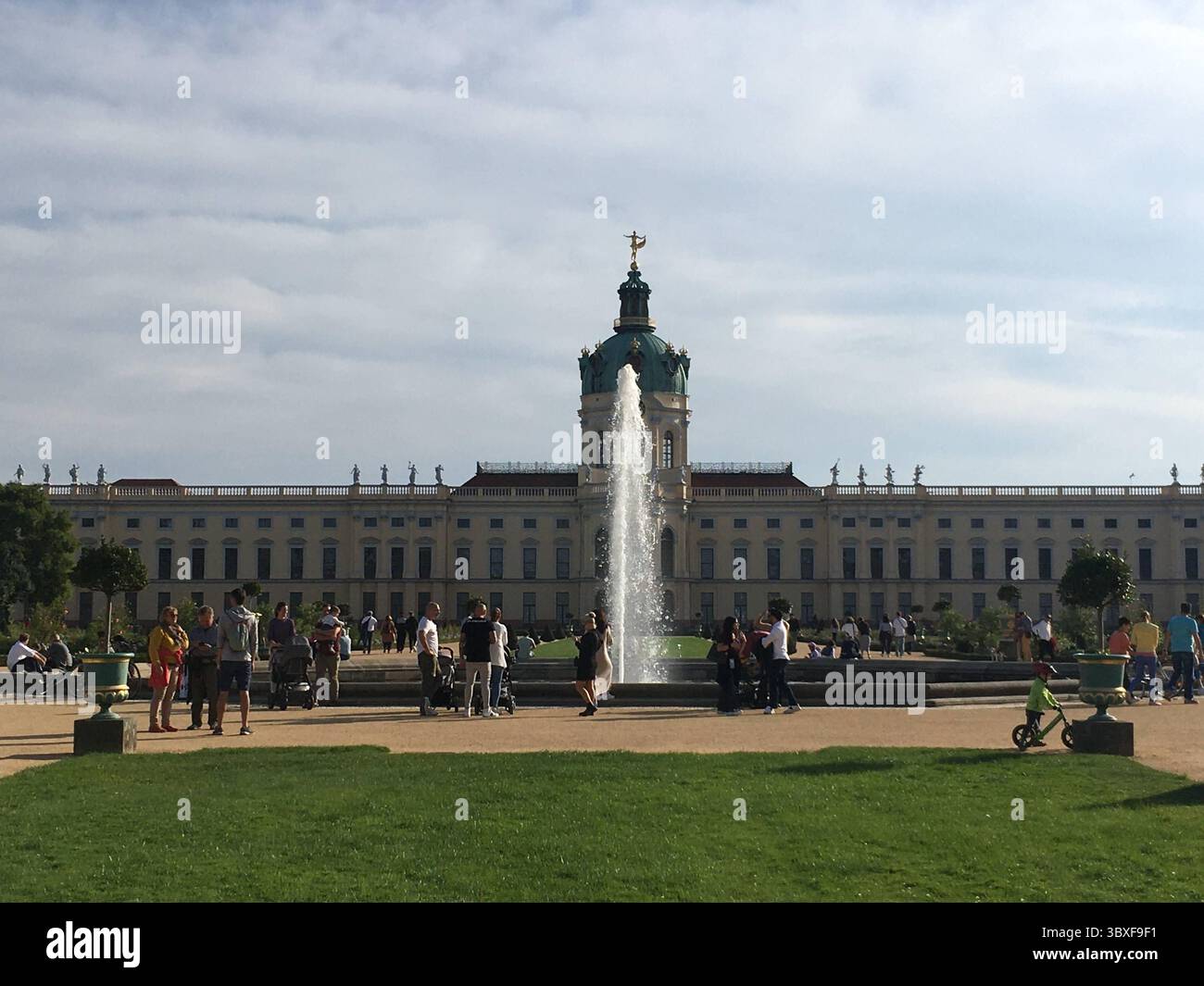 Pologne - la ville de Poznań capture une architecture diversifiée, des maisons de ville Renaissance aux façades Art Nouveau en passant par les tours modernes Banque D'Images