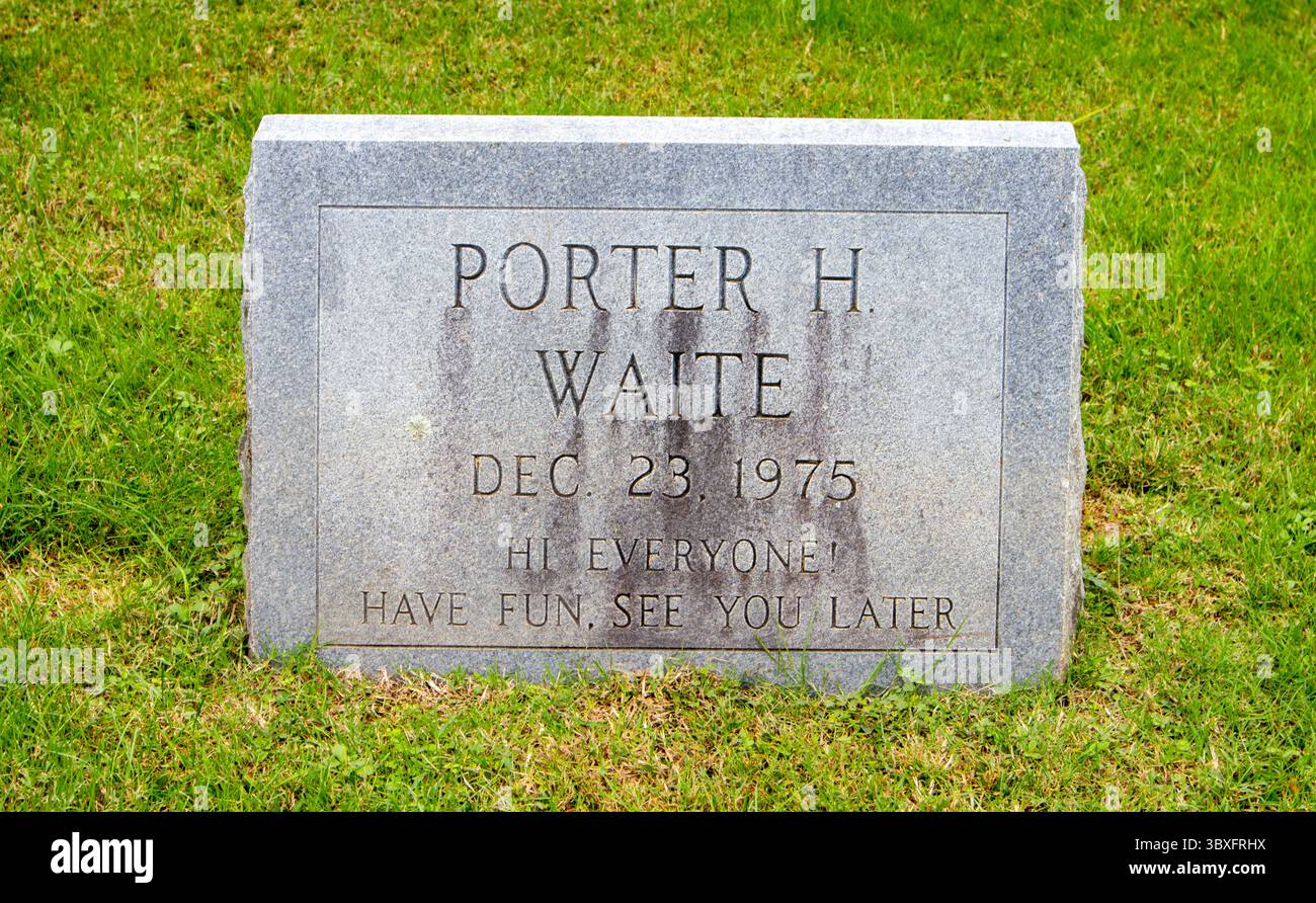 La tombe de porter H. Waite dans le comté de Delaware, en Pennsylvanie, porte l’épitaphe joyeuse : « Salut TOUT LE MONDE ! AMUSEZ-VOUS, À PLUS TARD. » Banque D'Images