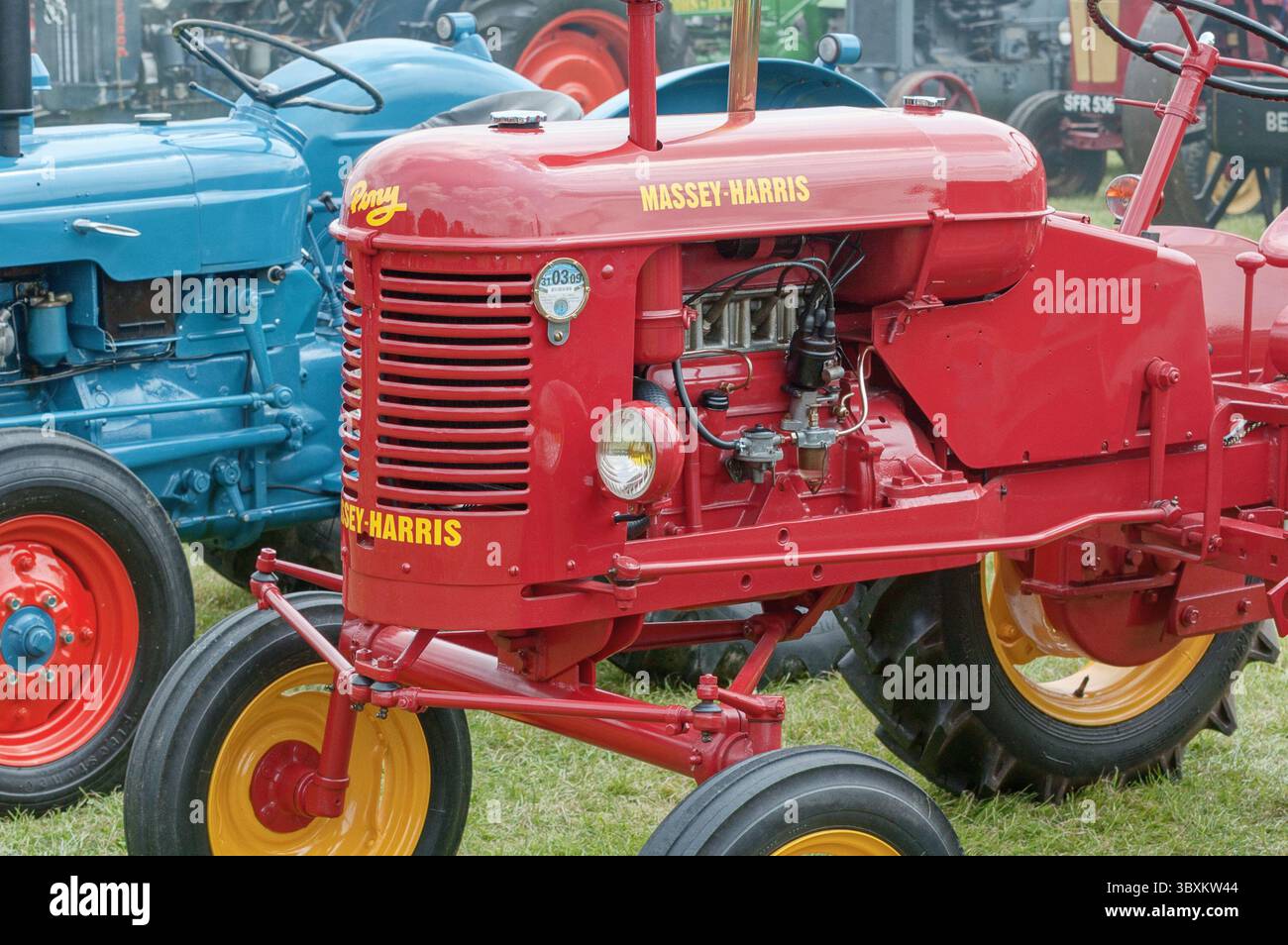 Siège De Tracteur Vintage Massey Harris – Modèle Pony – Épais Et Patiné – Ref A959